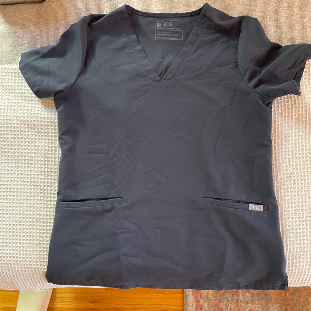 Figs Casma 3 pocket scrub top. Charcoal grey, size Medium